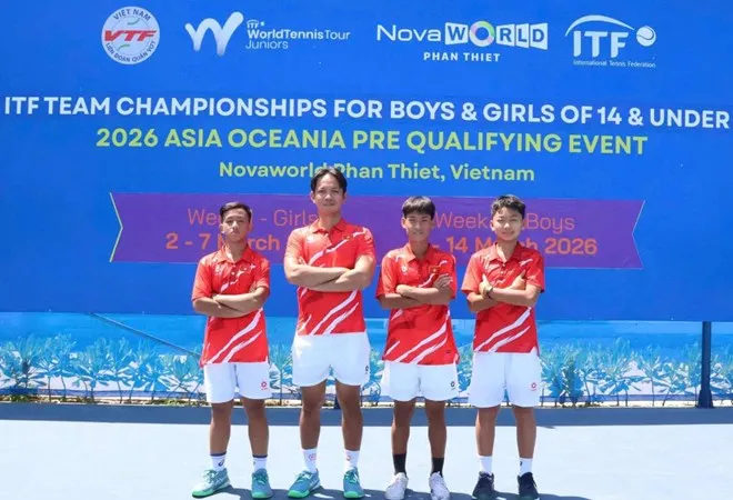 VĐV quần vợt U14 nam Việt Nam đang tranh tài tại Phan Thiết (Lâm Đồng). Ảnh: VTF