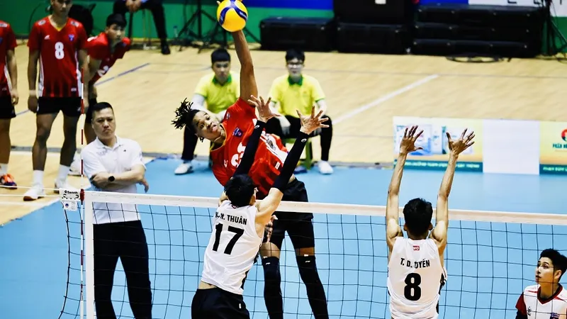 Các đội bóng chuyền nam trong nước tích cực tìm thuê ngoại binh chất lượng vào đội hình của mình. Ảnh: DŨNG PHƯƠNG
