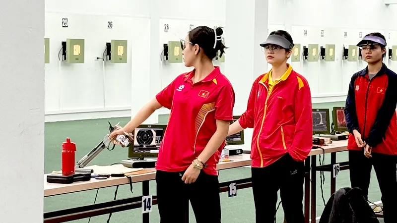 Xạ thủ Trịnh Thu Vinh tập trung thi đấu giành kết quả tại Đắk Lắk. Ảnh: MINH CHIẾN