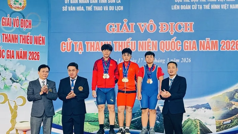 Các lực sĩ đã thi đấu và có kết quả huy chương tại giải. Ảnh: MỸ PHƯỢNG
