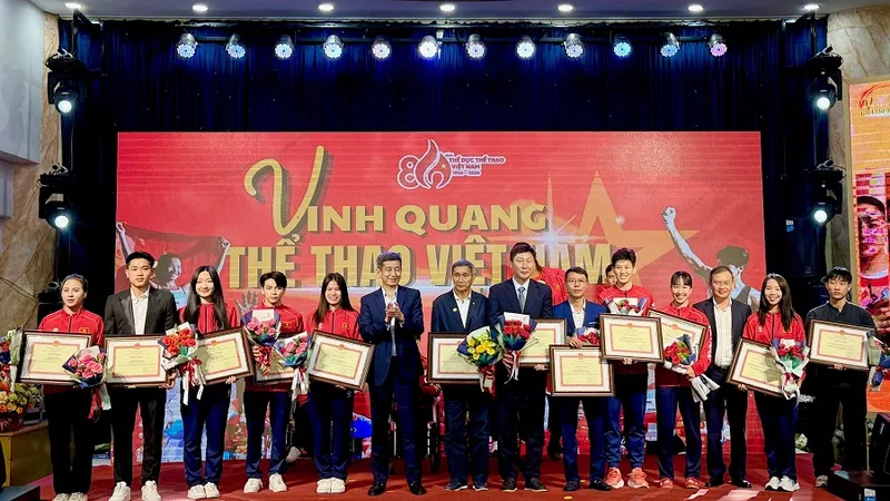 Các HLV, VĐV được tặng bằng khen tại chương trình "Vinh quang thể thao Việt Nam" 2026. Ảnh: MINH CHIẾN