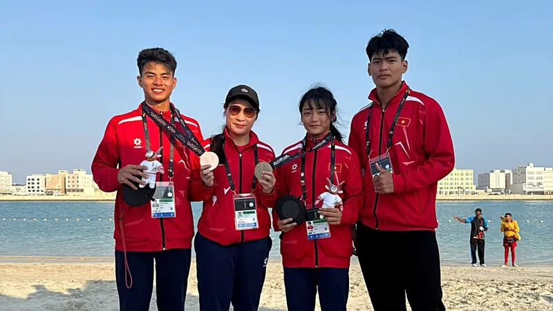 Đội vật trẻ bãi biển Việt Nam từng giành được huy chương ở Đại hội thể thao trẻ châu Á 2025. Ảnh: MINH MINH