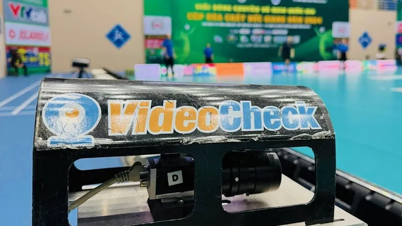 Máy quay của hệ thống Video Eyes Challenge đang được sử dụng tại giải vô địch quốc gia ở Việt Nam. Ảnh: DŨNG PHƯƠNG