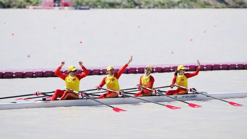 VĐV rowing Việt Nam được khen thưởng Huân chương Lao động hạng Nhì trước các kết quả quan trọng ở giải châu Á 2025. Ảnh: DŨNG PHƯƠNG