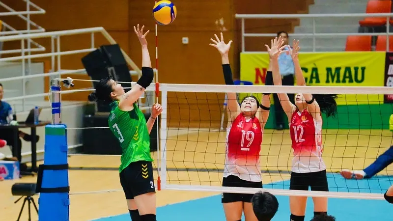 Thanh Thúy đã ghi nhiều điểm quan trọng trước hàng chắn Binh chủng Thông tin. Ảnh: VFV