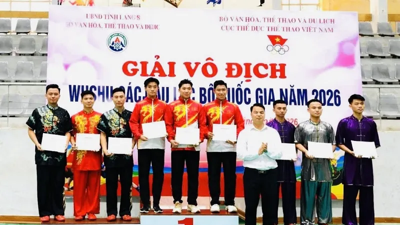 Võ sĩ wushu TPHCm giành được HCV nội dung đối luyện nam tại giải đấu. Ảnh: WUSHUTPHCM
