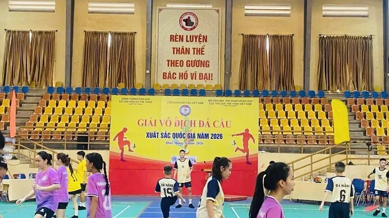VĐV đã làm quen nhà thi đấu để vào tranh tài chính thức các nội dung tại giải. Ảnh: MINH MINH
