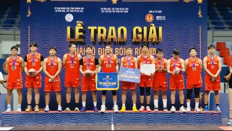 Đội nam TPHCM 1 có ngôi á quân tại giải đấu năm nay. Ảnh: MINH MINH