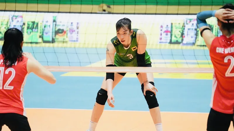 Thanh Thúy vẫn là một trong những cầu thủ nội giữ được sự ổn định chuyên môn. Ảnh: VFV