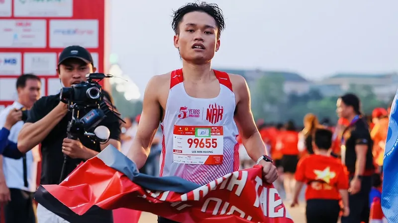 VĐV Lê Văn Hương đã có chiến thắng tại nội dung marathon - 42km nam ở giải năm nay. Ảnh: BTC