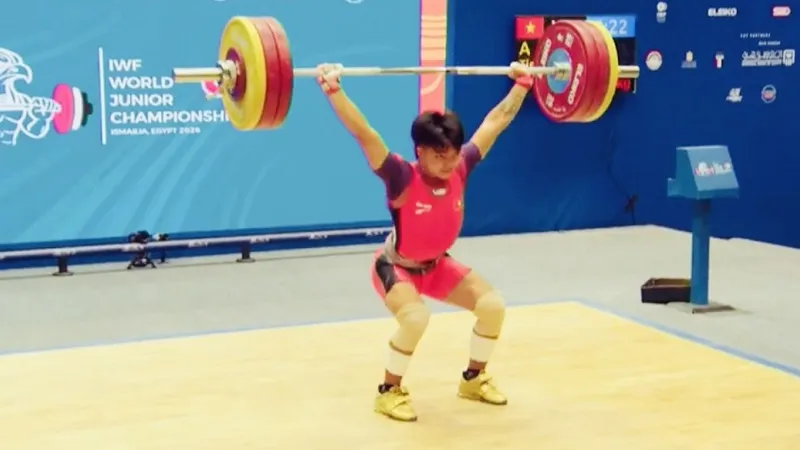 Lực sĩ A Tiêu đã tranh tài hạng cân 65kg nam tại giải vô địch trẻ thế giới ở Ai Cập. Ảnh: IWF
