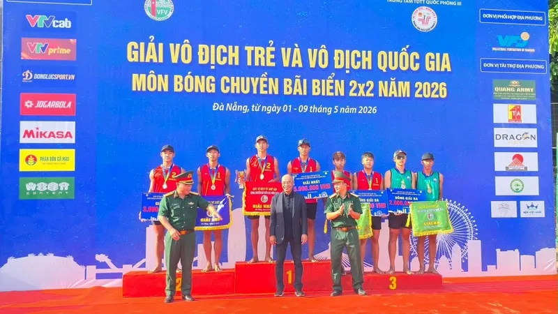 Cầu thủ bóng chuyền bãi biển đang tranh tài tại Đà Nẵng. Ảnh: PHẠM CHUNG