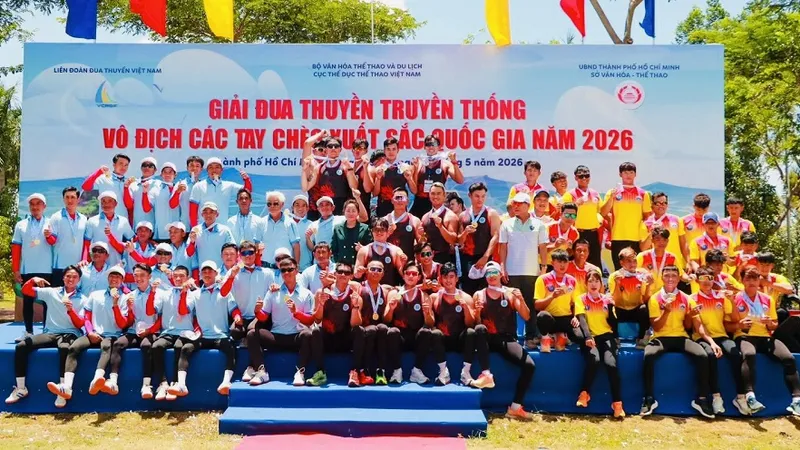 Các tay chèo hoàn thành chương trình thi đấu tại giải. Ảnh: VCRSF