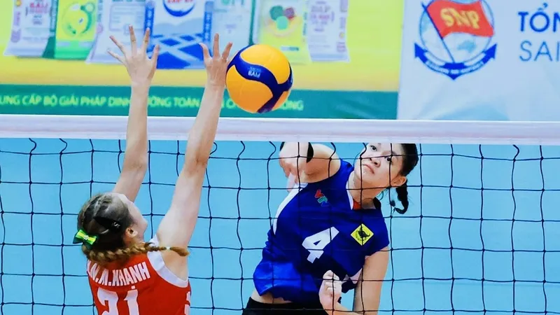 Cầu thủ Bảo Ngọc (4) là tuyển thủ của đội U18 nữ Việt Nam tập huấn năm nay. Ảnh: DŨNG PHƯƠNG