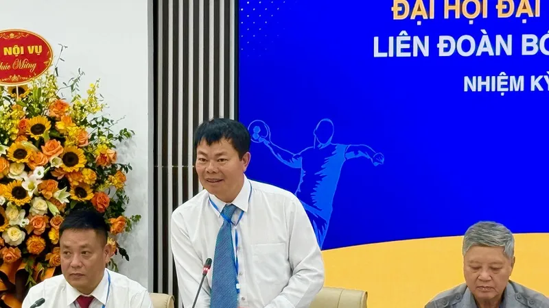 Ông Hứa Xuân Sinh được bầu là tân Chủ tịch Liên đoàn bóng ném Việt Nam. Ảnh: MINH CHIẾN