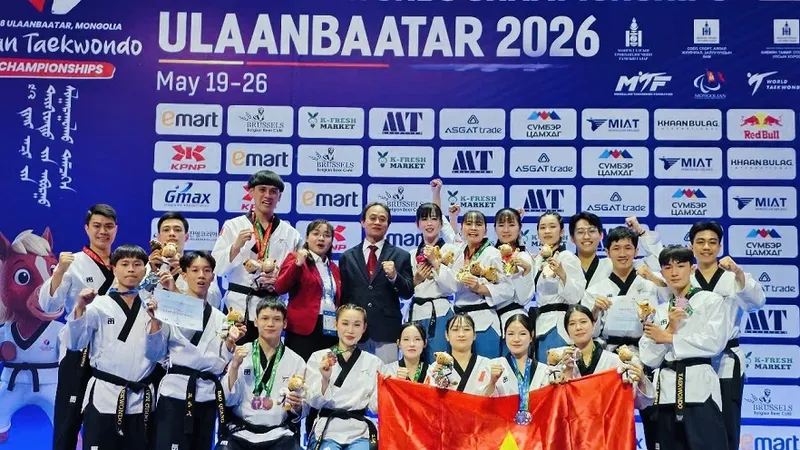 Đội biểu diễn quyền của tuyển taekwondo Việt Nam tại Mông Cổ. Ảnh: TAEKWONDO VIETNAM