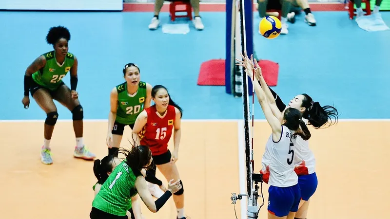 Trận bán kết đã diễn ra với nhiều tình huống quyết định về chuyên môn. Ảnh: DŨNG PHƯƠNG