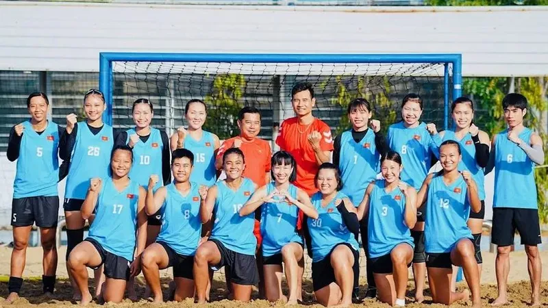 Đội tuyển bóng ném bãi biển nữ Việt Nam tập trung cho nhiệm vụ thi đấu giải vô địch thế giới 2026. Ảnh: VHF