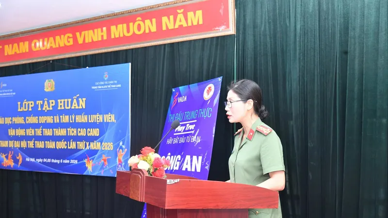 Lãnh đạo Trung tâm thể dục thể thao Công an Nhân dân khai mạc lớp tập huấn phòng, chống doping. Ảnh: MINH MINH