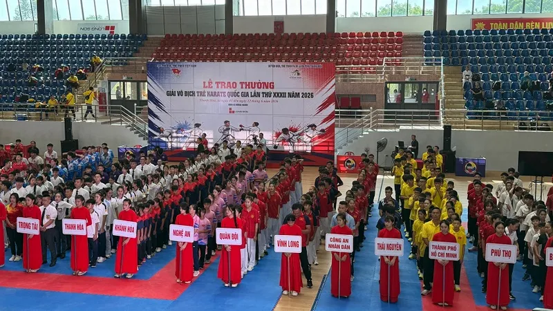 Gần 1000 HLV, VĐV tham gia tranh tài giải karate vô địch trẻ quốc gia 2026. Ảnh: MINH CHIẾN
