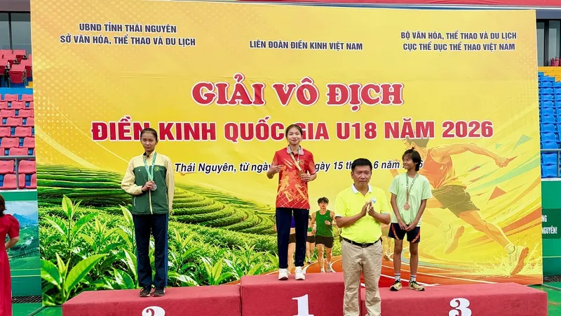 VĐV điền kinh TPHCM đang tập trung thi đấu để giành kết quả huy chương tại giải vô địch trẻ quốc gia 2026. Ảnh: MINH CHIẾN