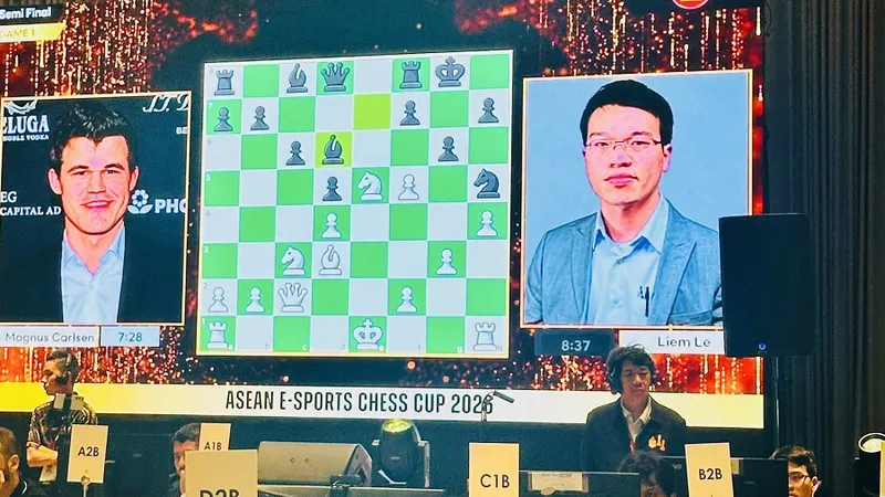 Trận bán kết của giải đấu giữa Lê Quang Liêm và Magnus Carlsen thu hút sự quan tâm của giới chuyên môn. Ảnh: VIETNAM CHESS
