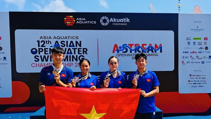 Đội tuyển bơi Việt Nam có HCĐ tại giải vô địch mặt nước mở châu Á 2026. Ảnh: MINH MINH