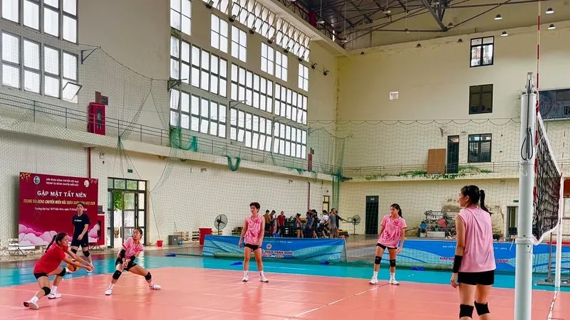 Cầu thủ nữ U18 Việt Nam tập luyện tập trung cao độ để sẵn sàng sang Thái Lan thi đấu. Ảnh: MINH CHIẾN