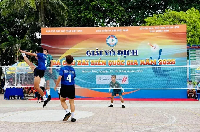 Các cầu thủ cả nước sẽ tranh tài giải vô địch đá cầu bãi biển đội mạnh quốc gia 2026 tại Nghệ An. Ảnh: ĐÀO THÁI