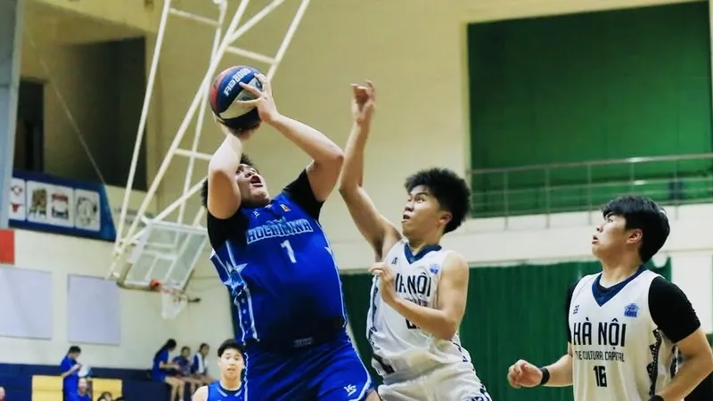 Cầu thủ nam U16 TPHCM (áo xanh) đã chơi xuất sắc tại trận chung kết. Ảnh: VBF