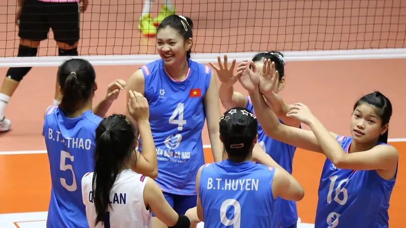 Đội bóng chuyền nữ U18 Việt Nam sẽ thi đấu với đội U18 Trung Quốc tại tứ kết vào ngày 5-7. Ảnh: AVC