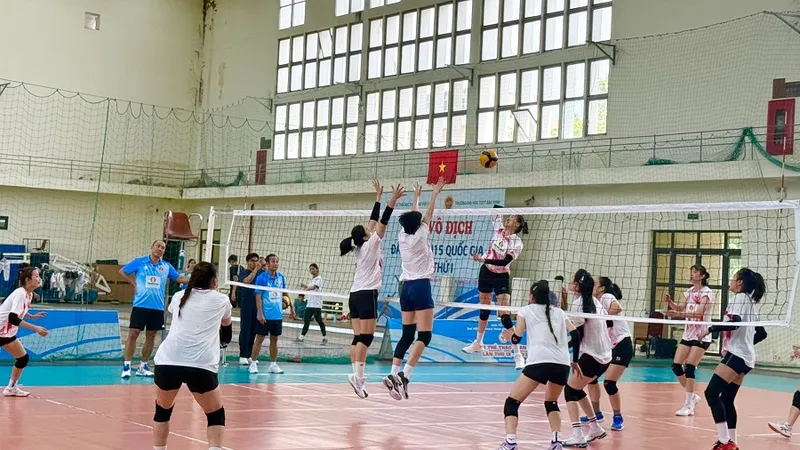 Cầu thủ đội tuyển bóng chuyền nữ Việt Nam tập trung tập luyện tại Bắc Ninh. Ảnh: MINH CHIẾN