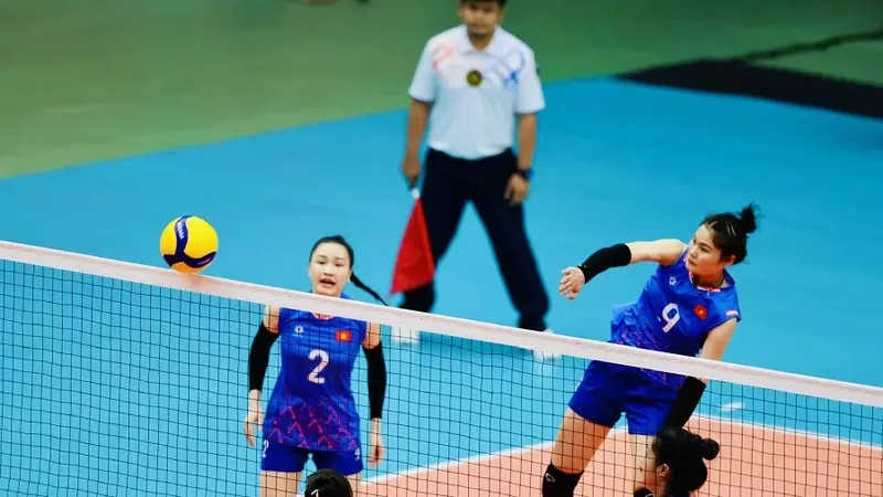 Nguyễn Thị Uyên (9) đã kết thúc tập huấn tại Đội tuyển bóng chuyền nữ Việt Nam. Ảnh: DŨNG PHƯƠNG