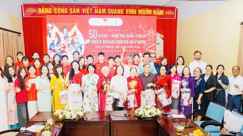 Cuộc tọa đàm đã ghi nhận nhiều ý kiến chia sẻ trao đổi. Ảnh: LƯỢNG LƯỢNG