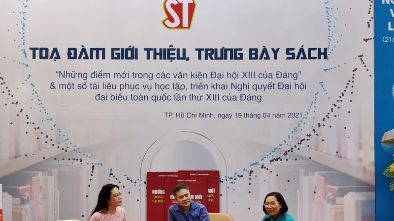 Tọa đàm giới thiệu sách Những điểm mới trong các văn kiện Đại hội XIII của Đảng