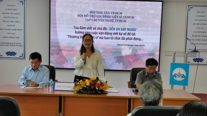 Đền ơn đáp nghĩa là món nợ và quà tặng của người viết