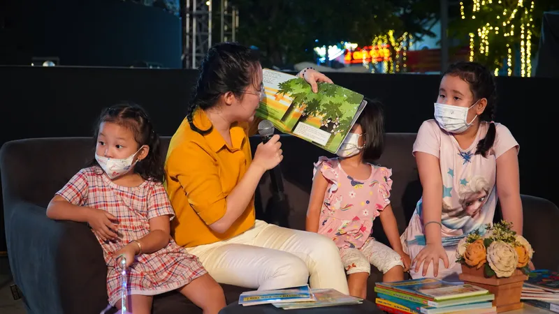 Đọc sách không chỉ cho con vui, cha mẹ cũng phải vui