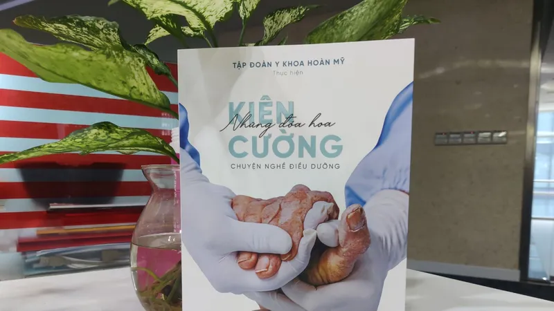 “Những đóa hoa kiên cường”: Tôn vinh người làm nghề điều dưỡng 