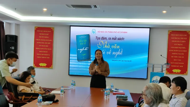 Lắng nghe nhà văn nói về nghề