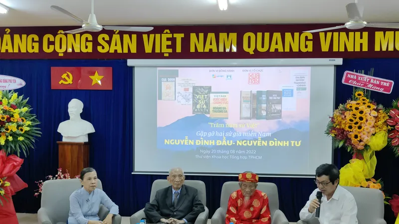 Hai sử gia trăm tuổi trò chuyện về lịch sử