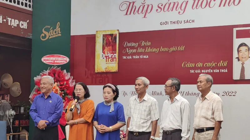 Xúc động với chương trình ra mắt sách của hai cựu cán bộ Đoàn 