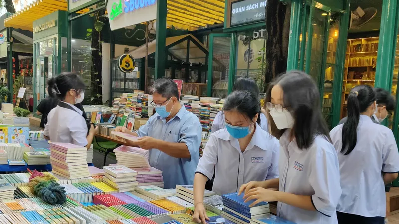 Hội sách xuyên Việt về Công viên Văn Lang (quận 5) với nhiều ưu đãi hấp dẫn 