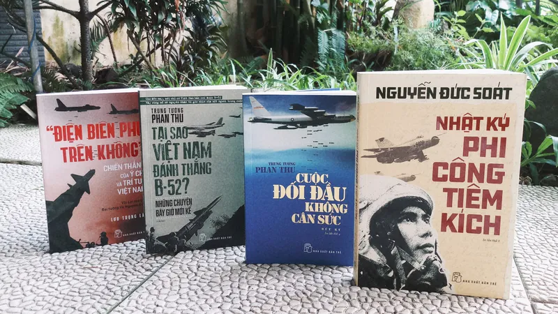 Ra mắt bộ sách kỷ niệm 50 năm chiến thắng “Hà Nội - Điện Biên Phủ trên không”