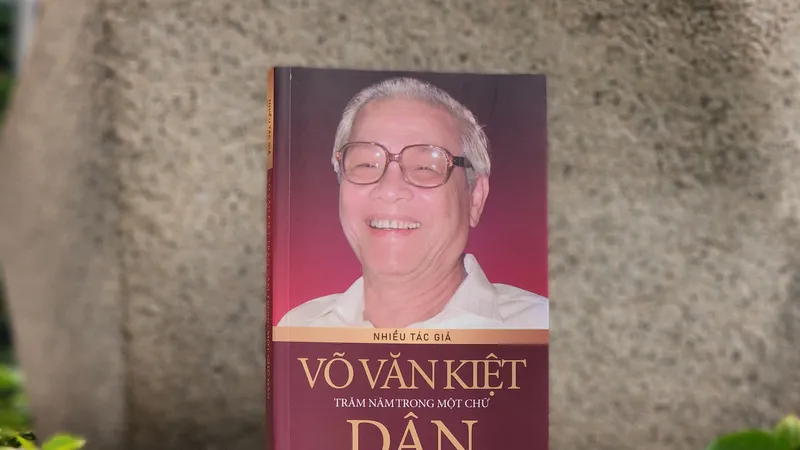 Ra mắt sách "Võ Văn Kiệt - Trăm năm trong một chữ Dân"