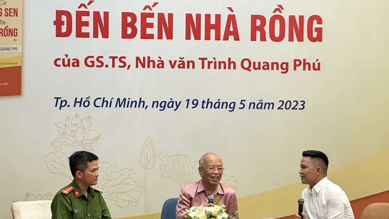 Ra mắt ấn phẩm “Từ Làng Sen đến Bến Nhà Rồng”