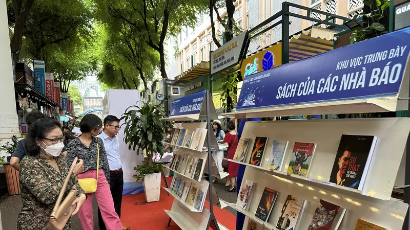 Gần 300 tựa sách của nhà báo tại "Tuần lễ sách của người làm báo"