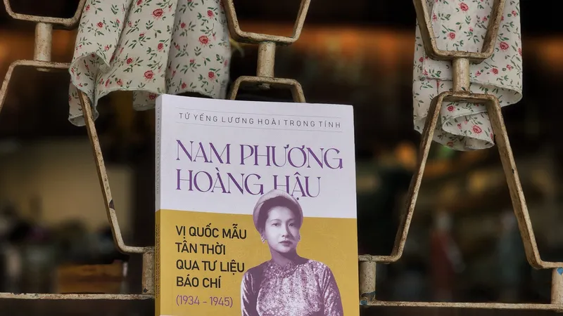 Tác giả 9X ra mắt sách về Nam Phương Hoàng hậu