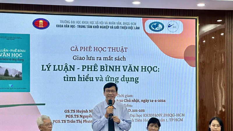 Tìm hiểu và ứng dụng lý luận văn học vào thực tiễn đời sống