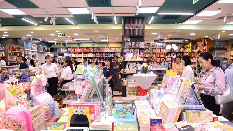TPHCM có thêm hai nhà sách đẹp và hiện đại