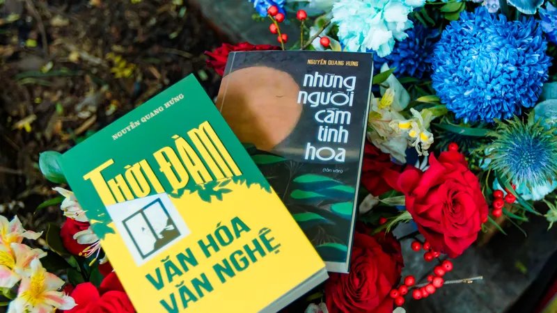 Nhà thơ Nguyễn Quang Hưng cùng lúc ra mắt hai cuốn sách về văn hóa văn nghệ